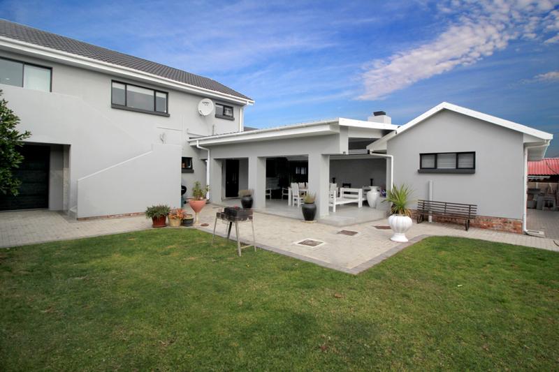 5 Bedroom Property for Sale in Fraaiuitsig Western Cape